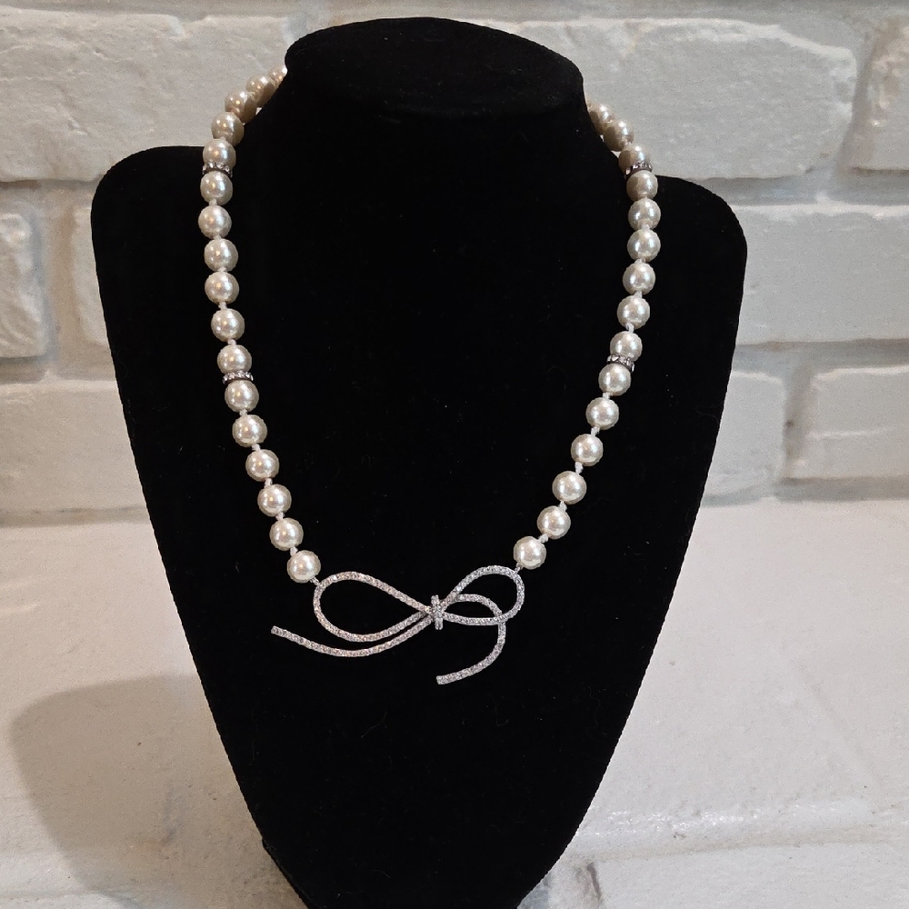 Elegant Pearl Necklace with Silver Rhinestone Bow - Picture 1 of 6